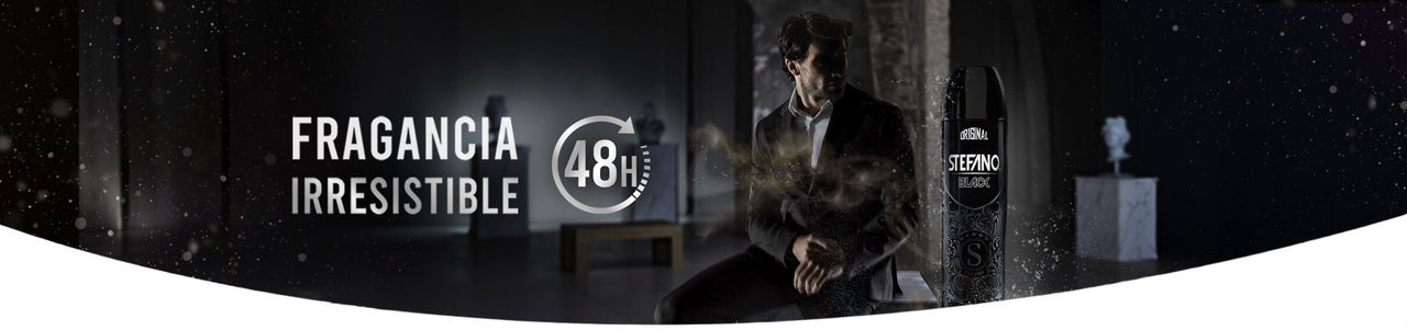 Banner publicitario de Stefano Black con un hombre en traje oscuro sentado en una galería, junto a un envase de aerosol y los textos 'FRAGANCIA IRRESISTIBLE' y '48H'.